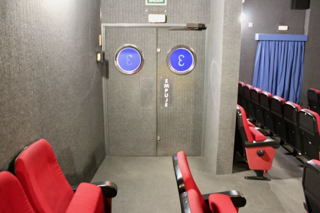 Espacio para las PMR en silla de ruedas (Filas 9-10)