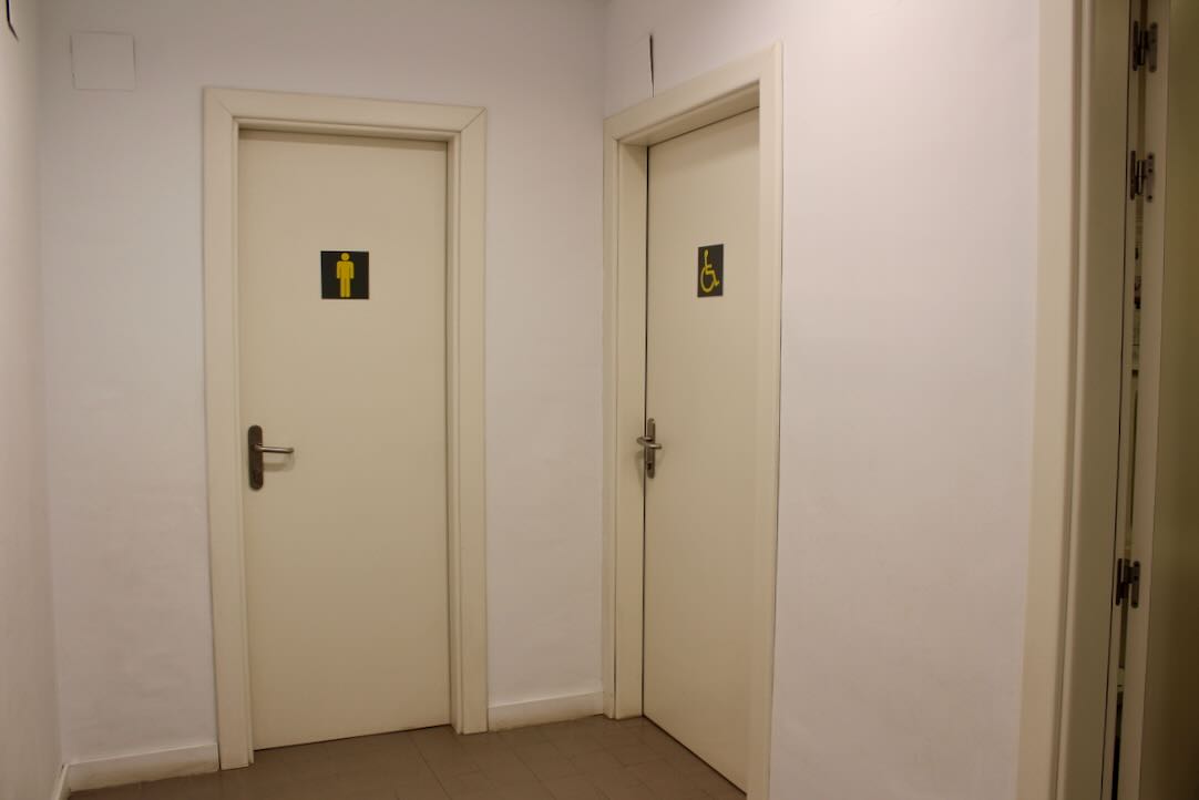 Puerta interior del Aseo para las PMR