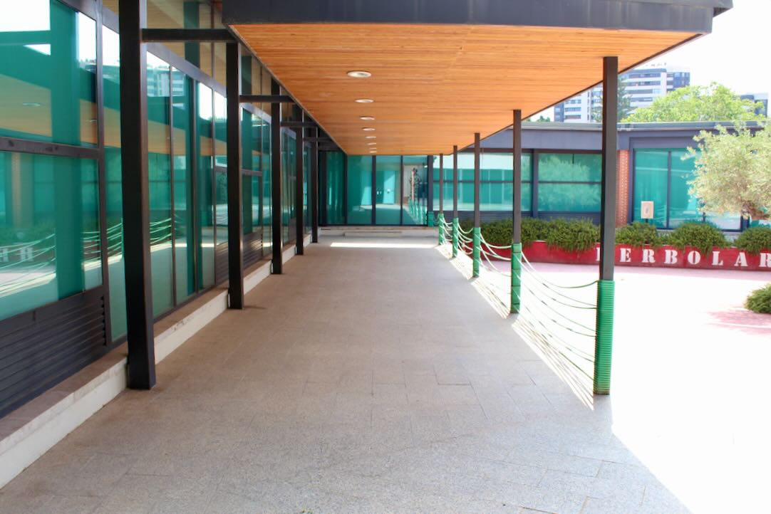 Espacios Perimetrales del Patio Exterior
