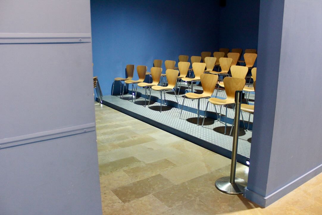 Acceso a la sala