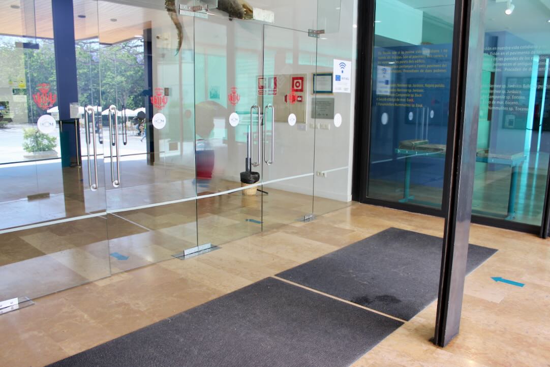 Sistema de doble puerta. Acceso Principal