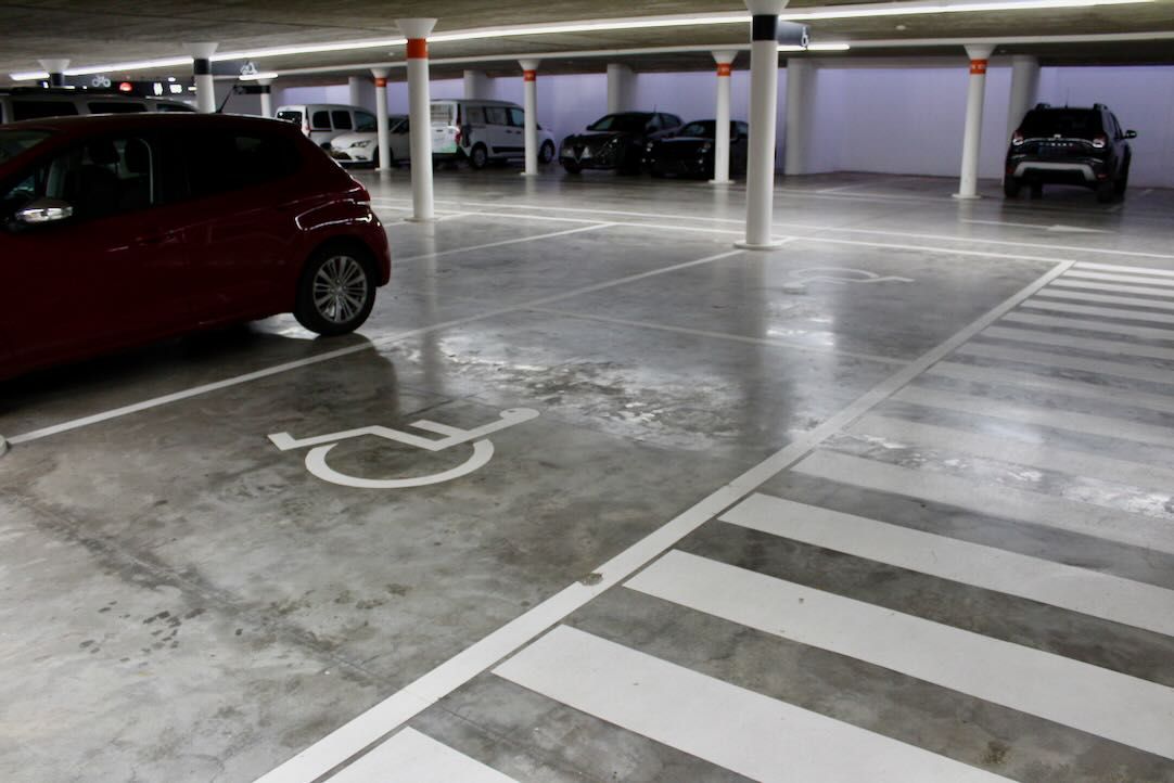 Plazas para vehículos autorizados que transportan PMR