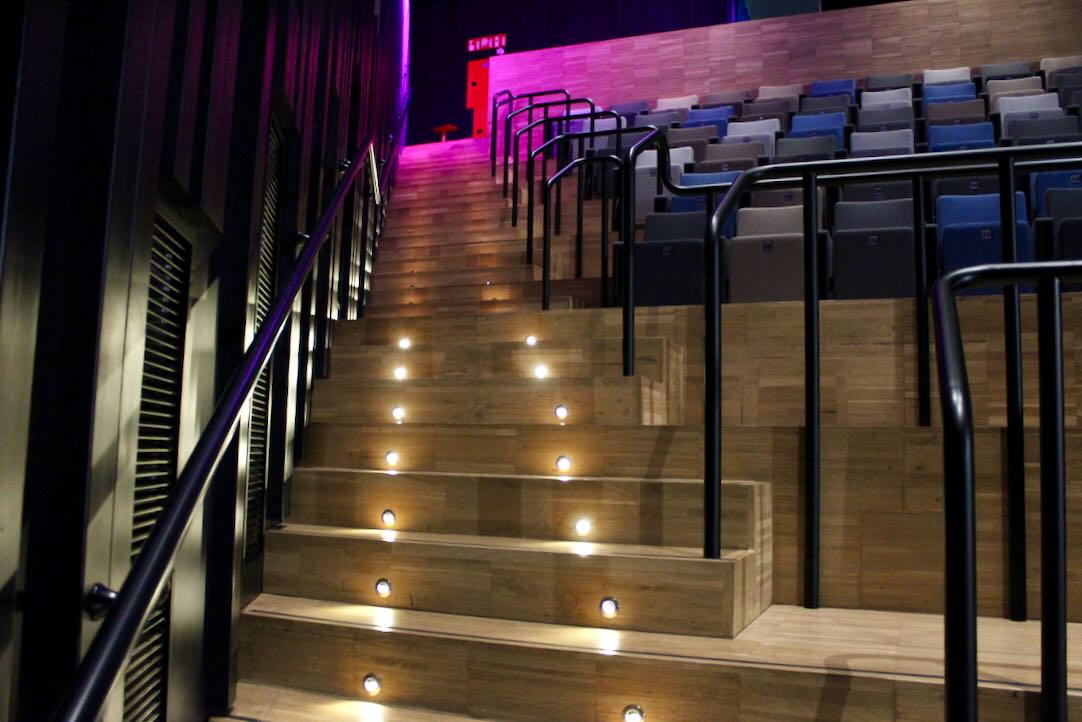 Auditorio. Escalera derecha