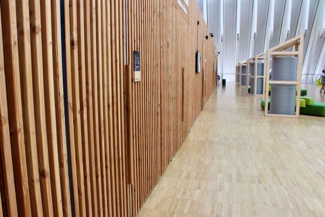 Aseos para hombres. Puerta exterior