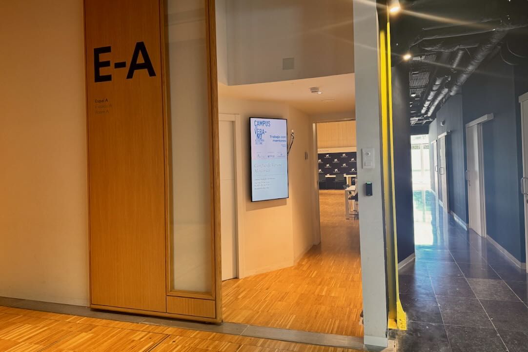 Aulas S1 y S2. Puertas de acceso