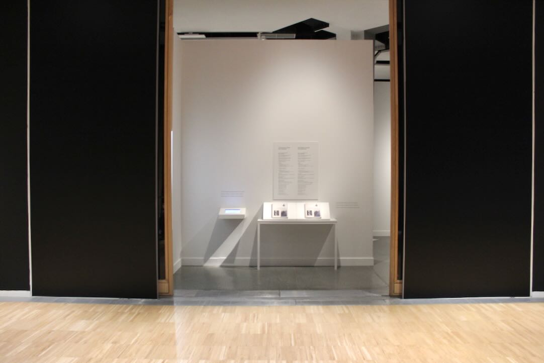 Puerta de salida de las Salas de Exposiciones