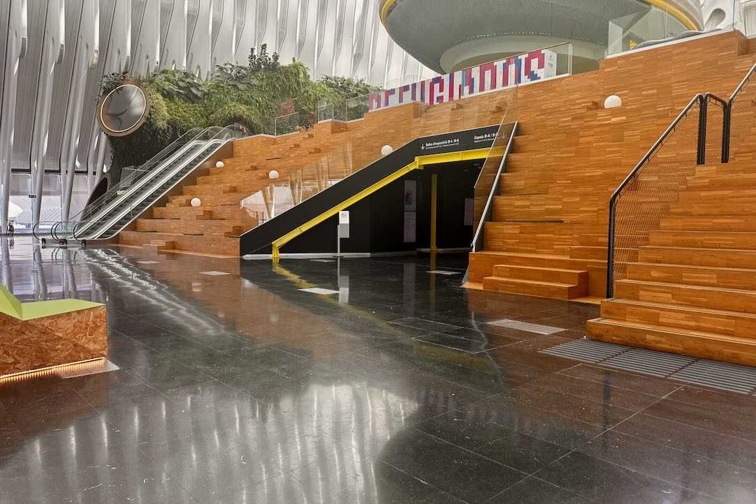 Acceso a las Salas de Exposiciones desde el Vestíbulo Principal