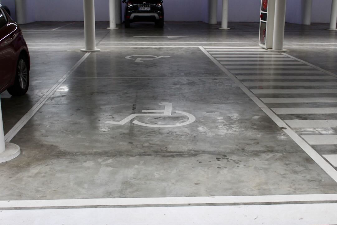 Plazas para vehículos autorizados que transportan PMR