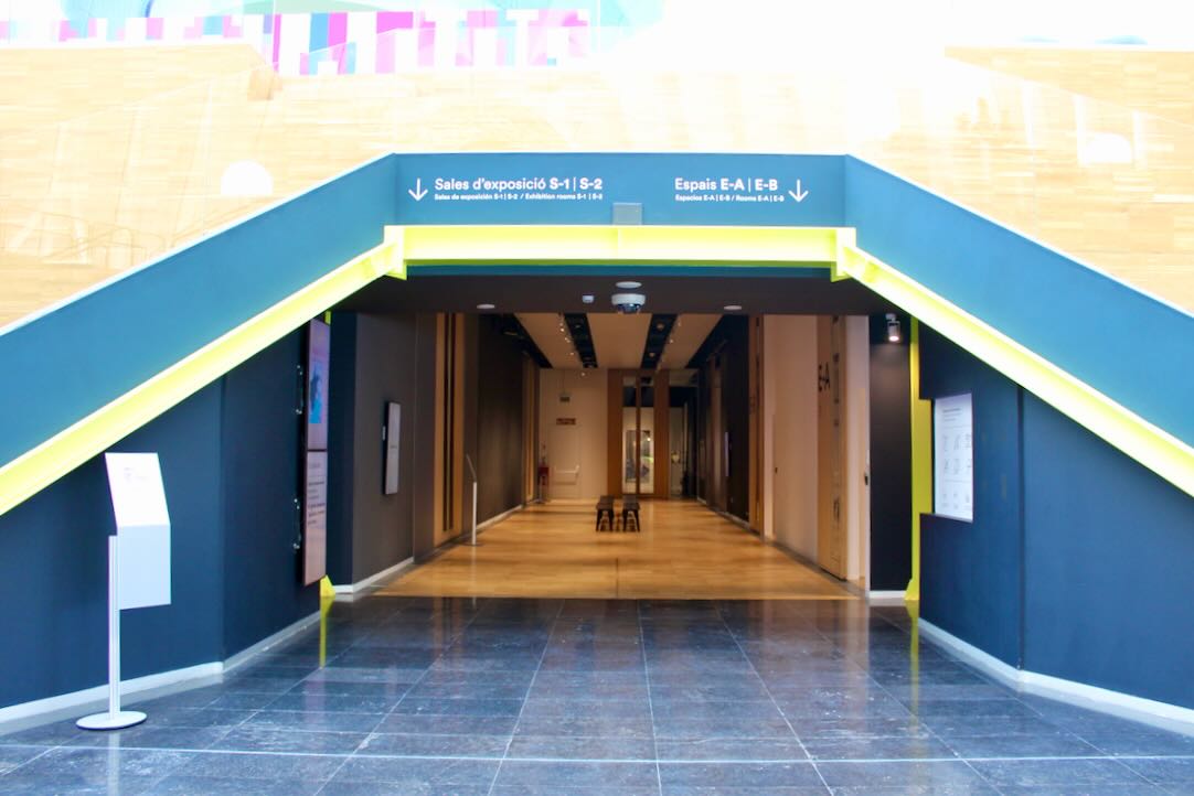Acceso a las Salas de Exposiciones desde el Vestíbulo Principal