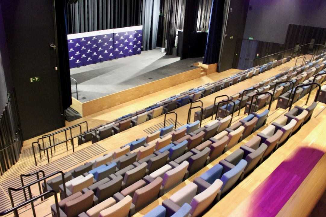 Vista del escenario desde las localidades para las PMR. Zona Impar