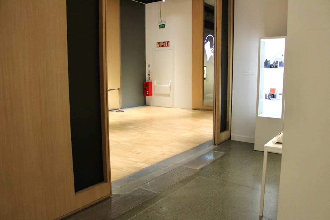Puerta de salida de las Salas de Exposiciones