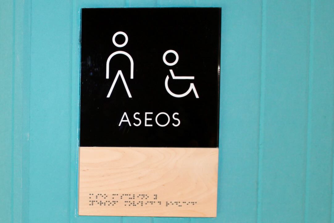 Aseo accesible. Señalización