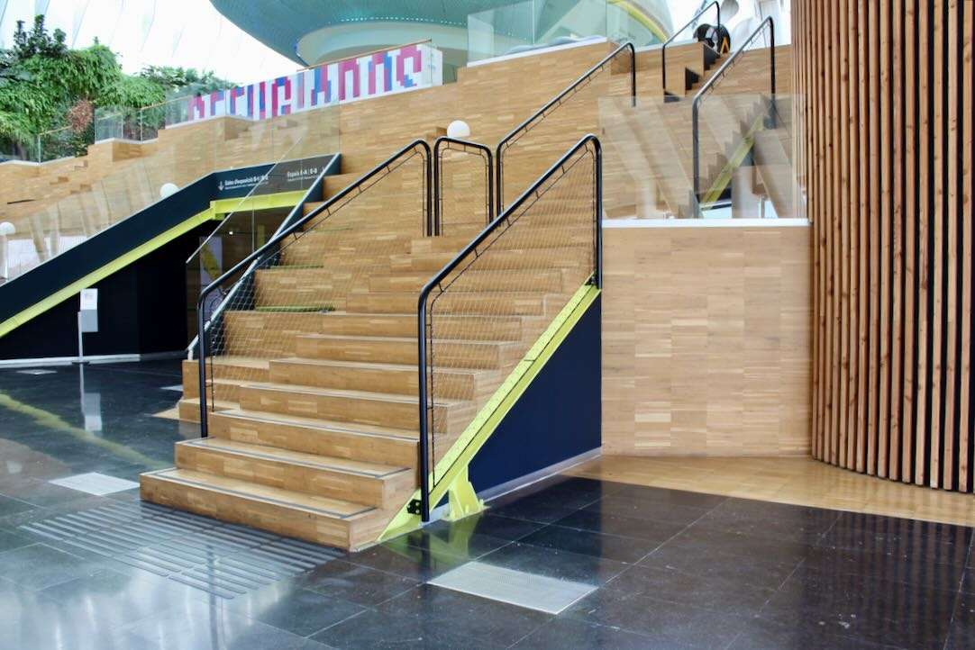 Escalera de acceso a la Plaza Ágora