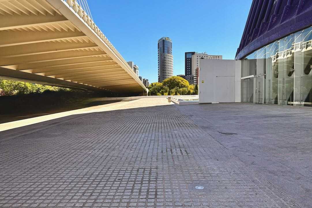 Entrono Urbano próximo. Acceso por Puente Azud del Oro