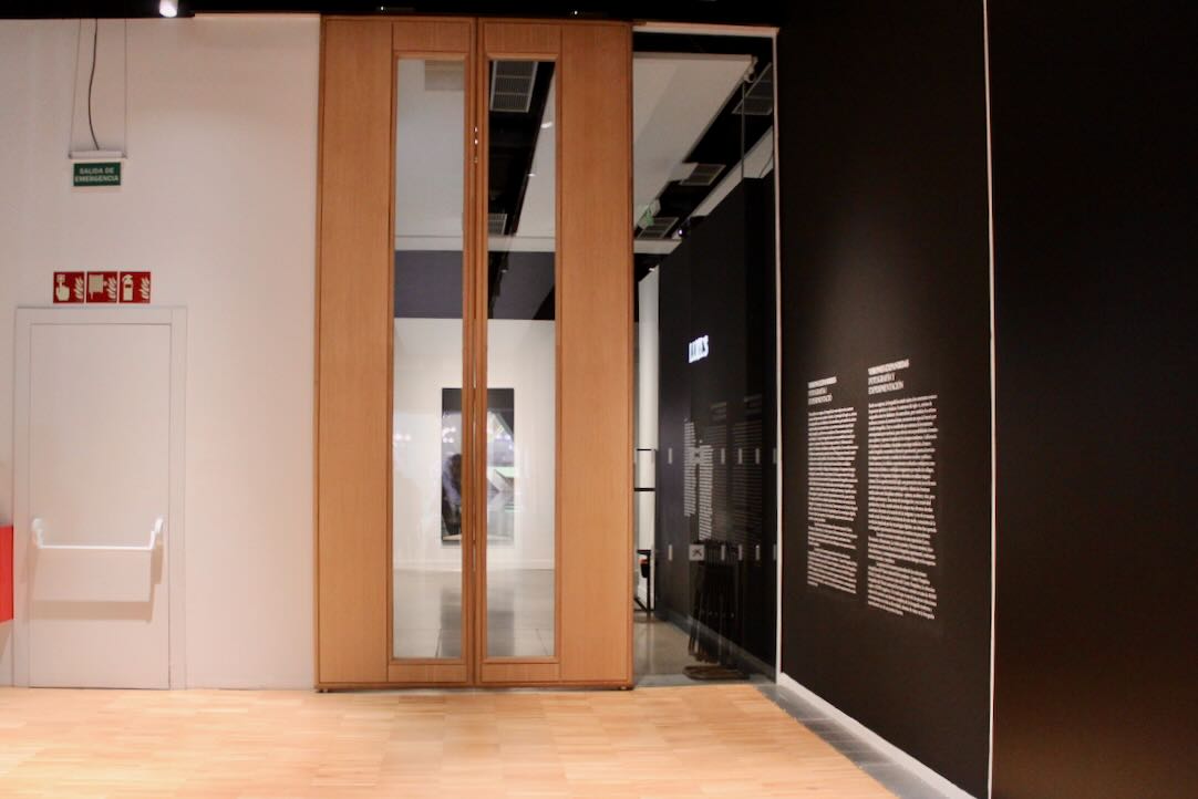Puertas de acceso a las Salas de Exposiciones