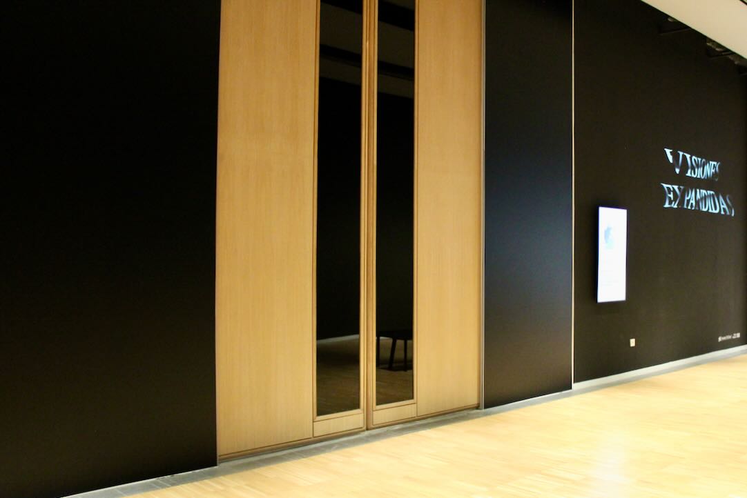 Puerta de salida de las Salas de Exposiciones