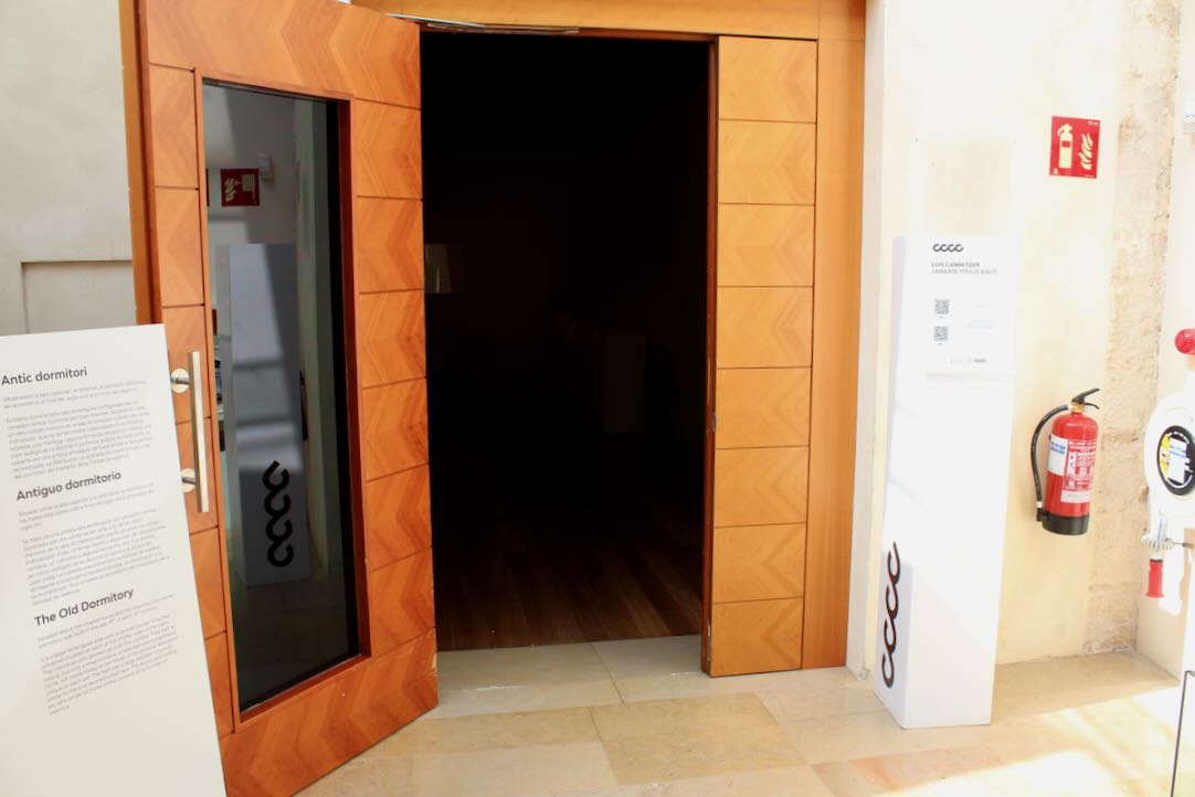 Sala Dormitori. Puerta de acceso