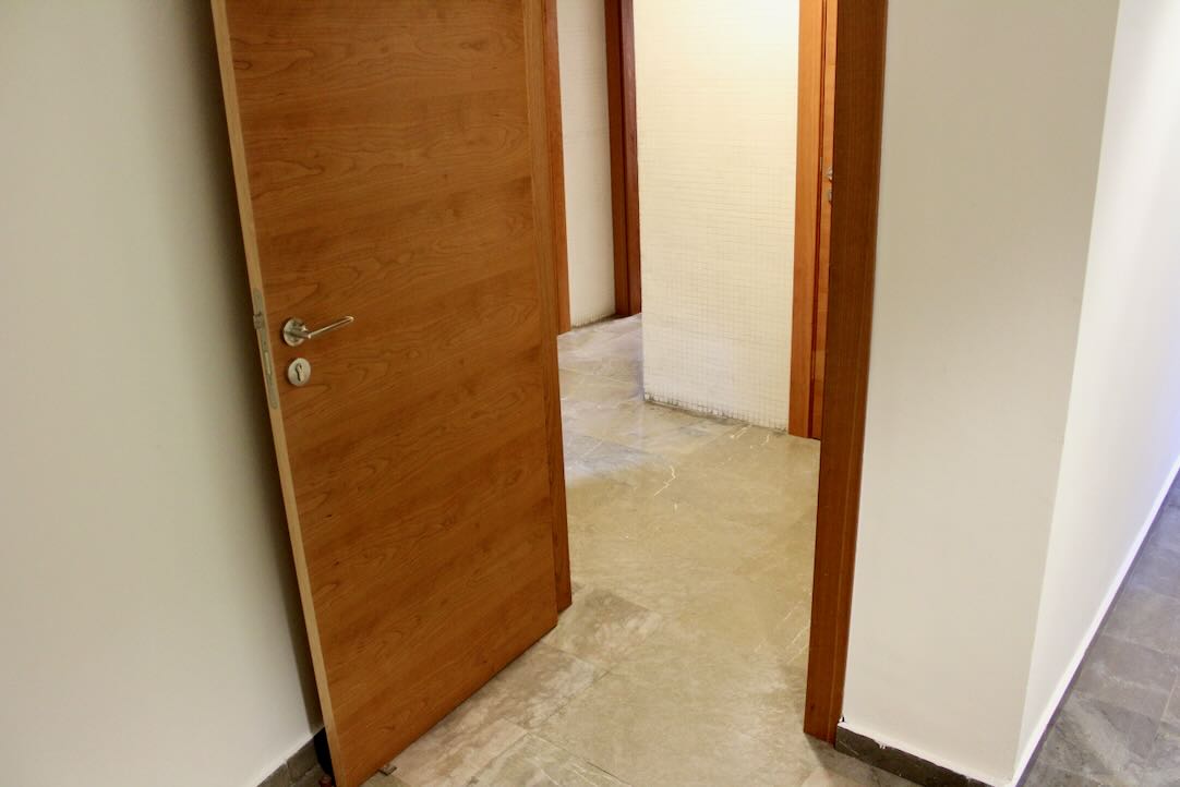 Aseo accesible planta -1. Puerta exterior.