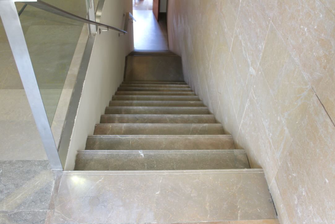 Escalera Anexa al Acceso principal