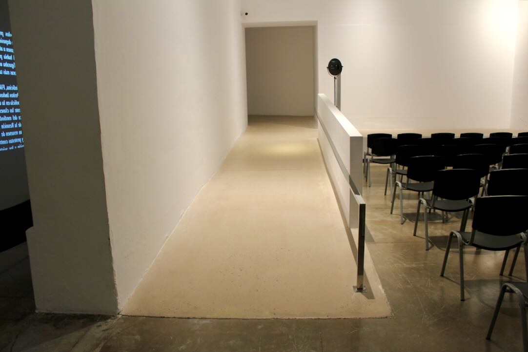 Sala Ferreres - Goerlich. Rampa alternativa a escalera