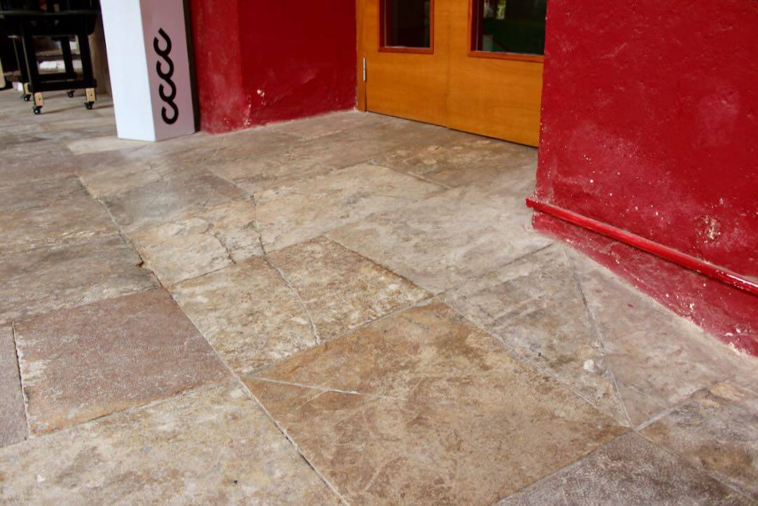 Espai de Telles. Plano inclinado de acceso
