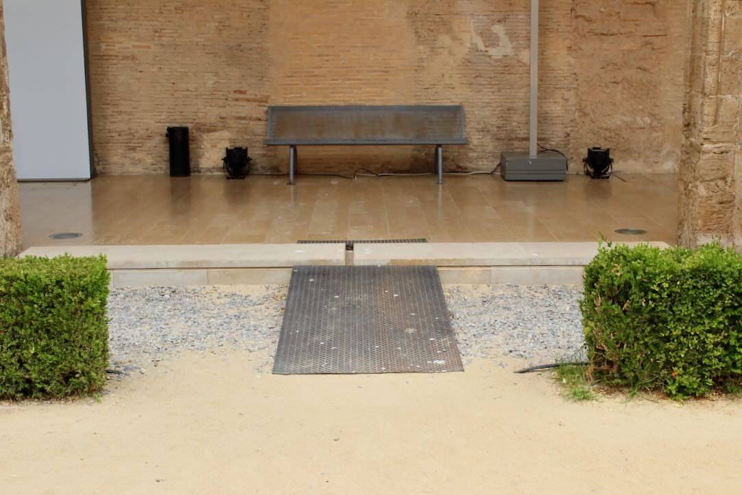 Claustro Gótico. Rampa de acceso al Patio Central