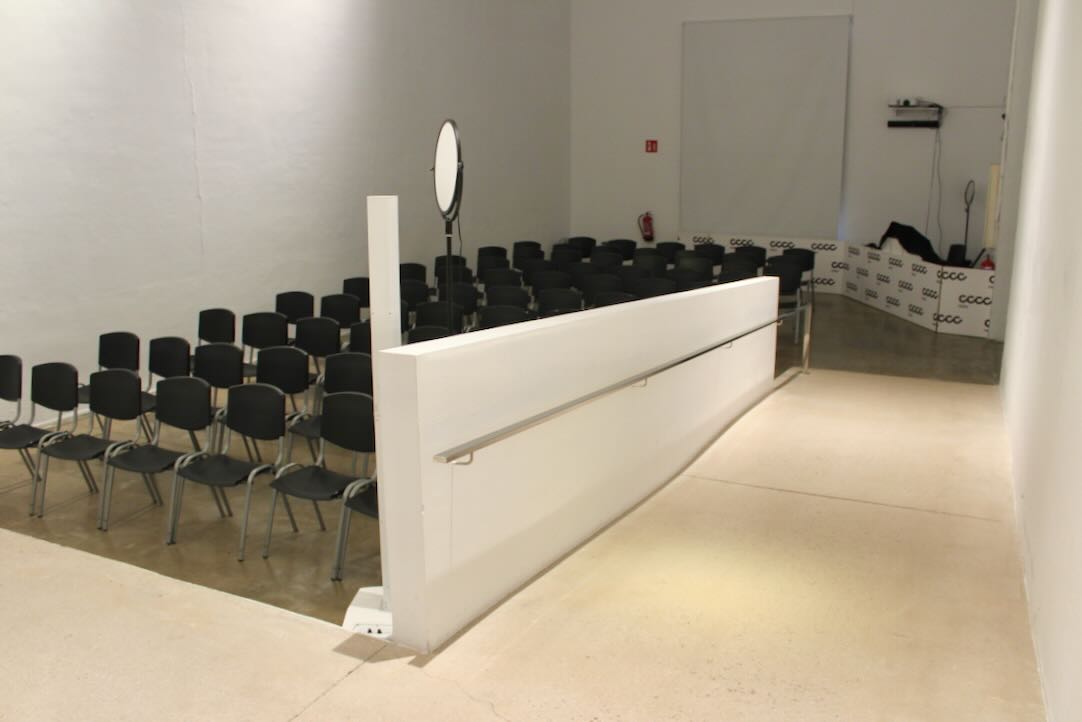 Sala Ferreres - Goerlich. Rampa alternativa a escalera