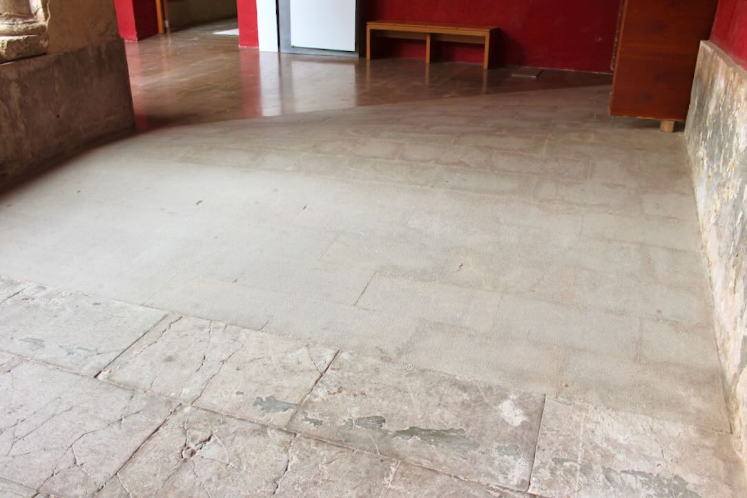 Rampa de acceso al Claustro Renacentista (acceso a todas las salas)