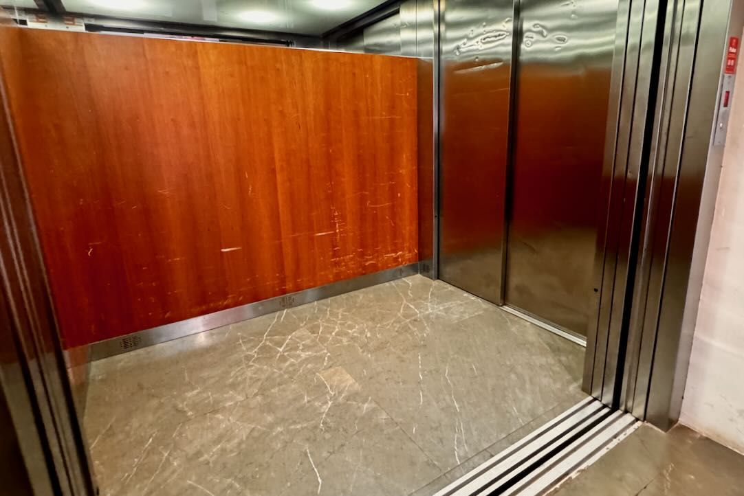 Ascensor Accesible (Recomendado). Cabina