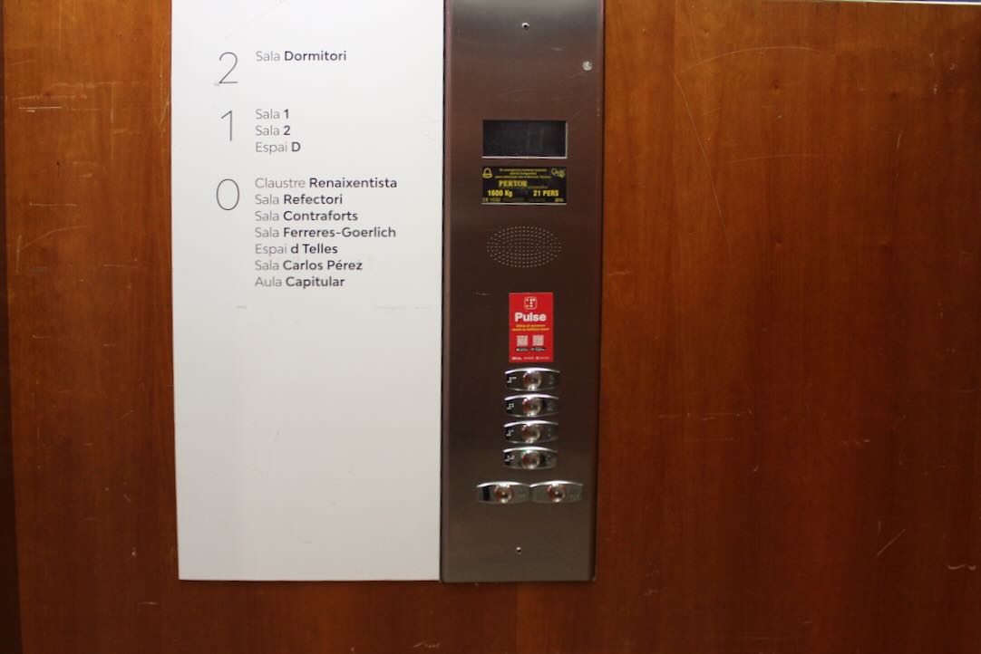 Ascensor Accesible (Recomendado). Botonera de llamada en cabina