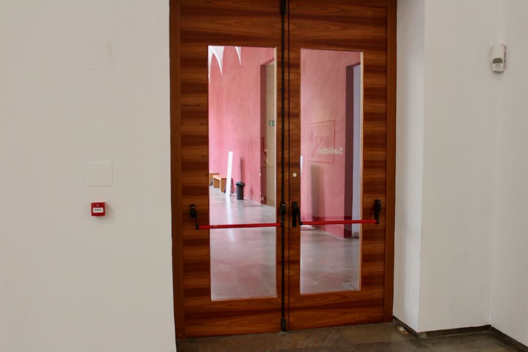 Sala Carlos Pérez. Puerta de acceso