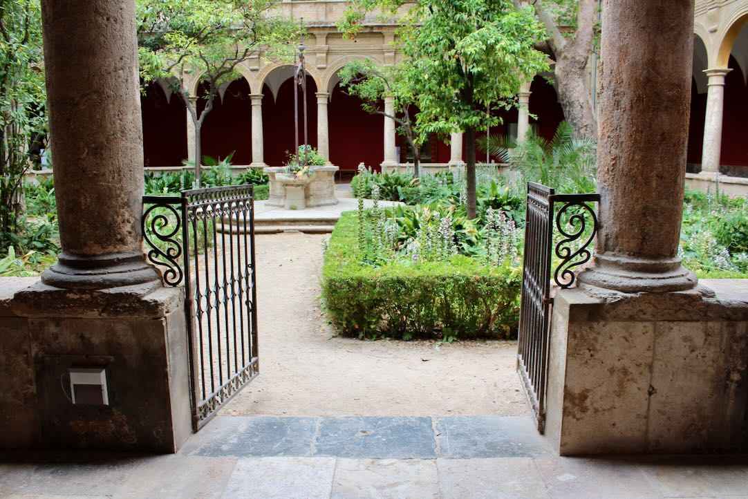 Claustro Renacentista. Acceso general al Patio Interior