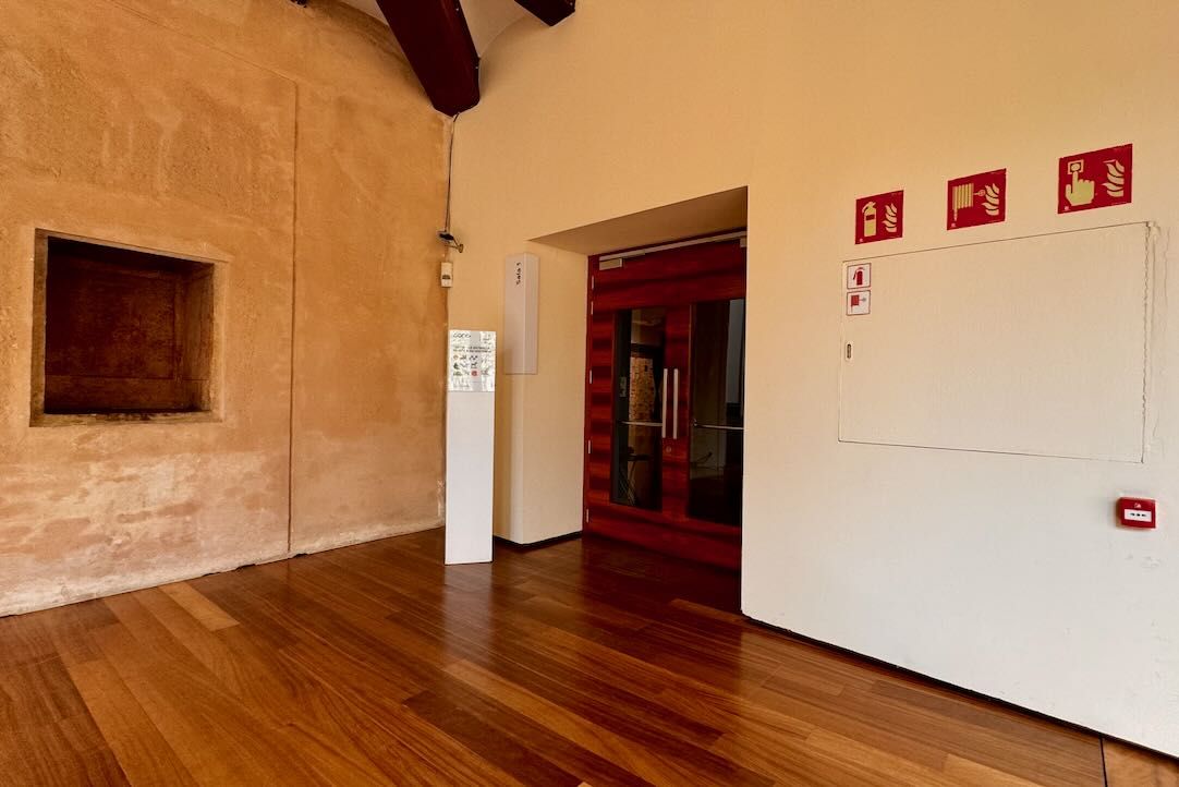 Sala 1. Puerta de acceso