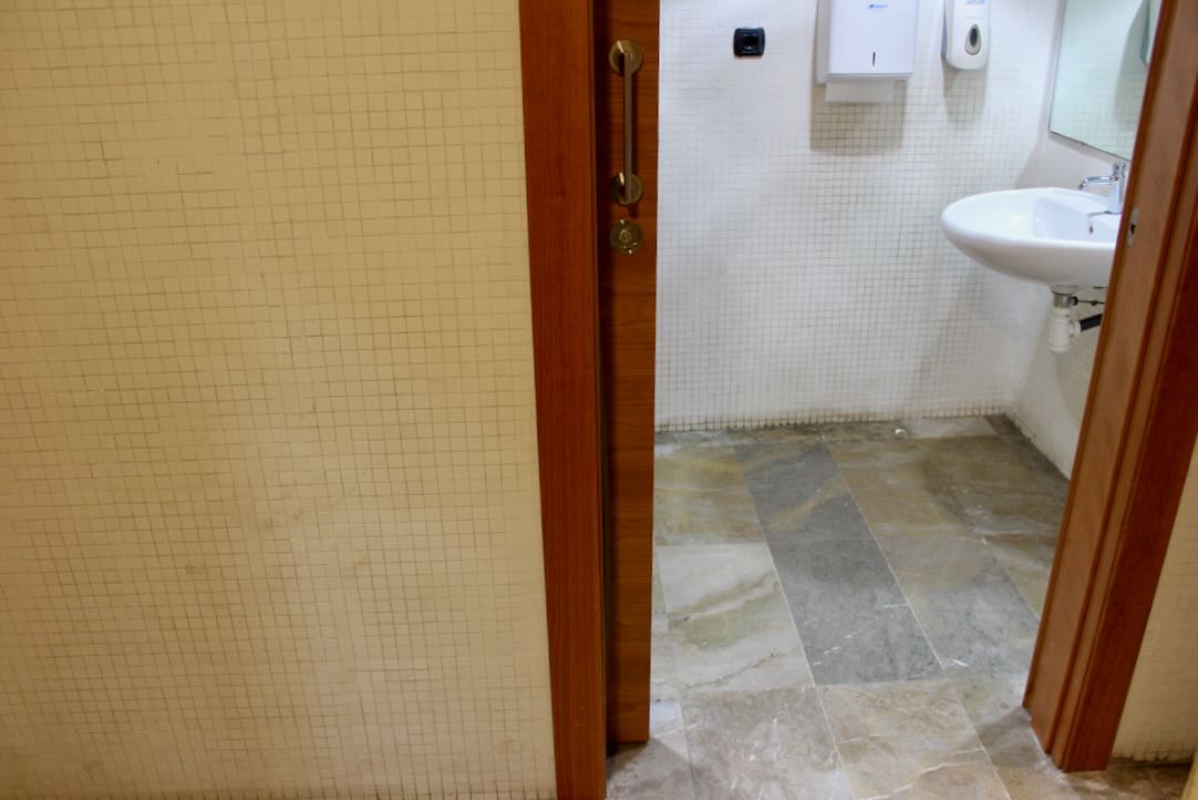 Aseo accesible planta -1. Puerta