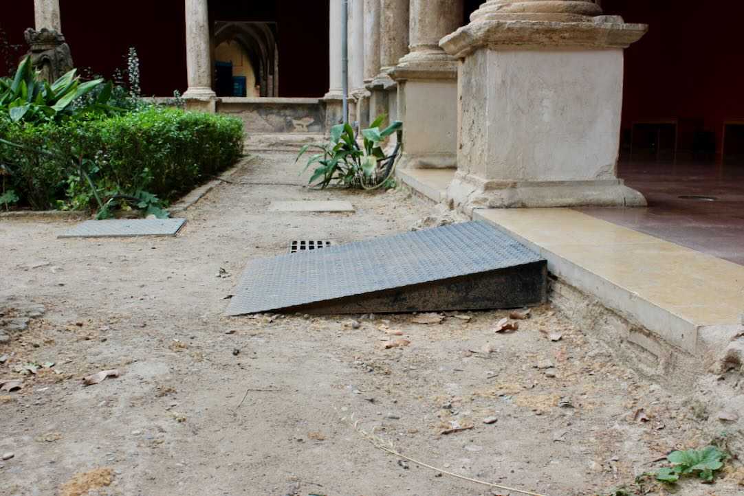 Claustro Renacentista. Rampa de acceso al Patio Interior