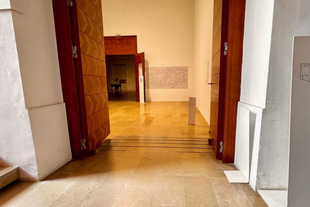 Paso entre salas
