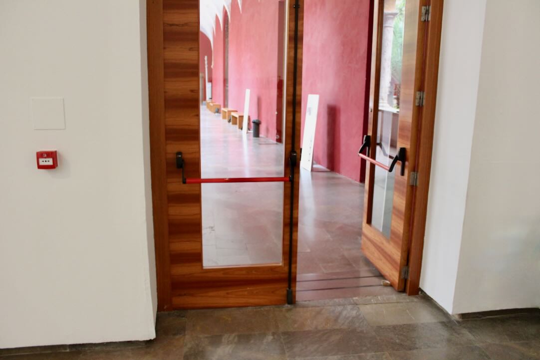 Sala Carlos Pérez. Puerta de acceso