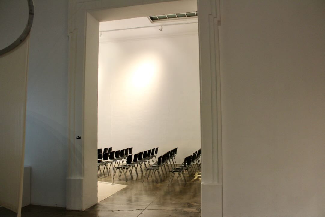 Sala Ferreres - Goerlich. Acceso a rampa alternativa a escalera
