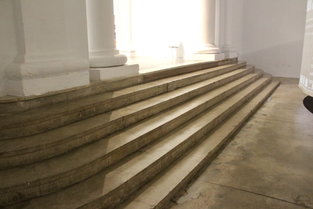 Sala Ferreres - Goerlich. Escalera de acceso a espacios interiores