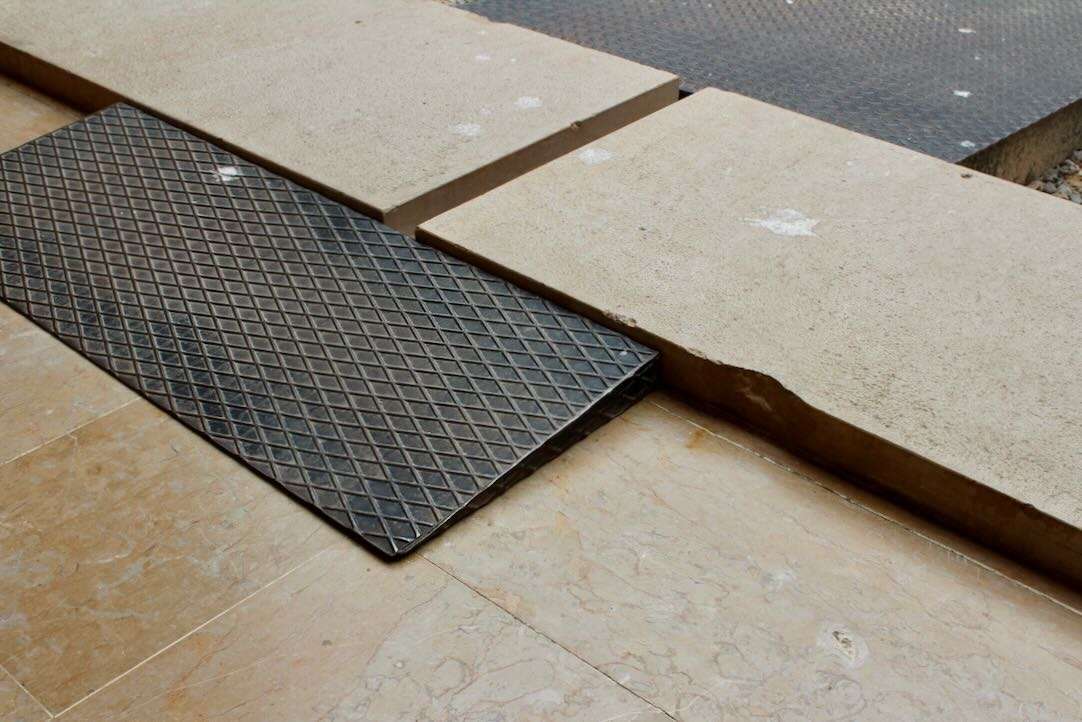 Claustro Gótico. Rampa de acceso al Patio Central