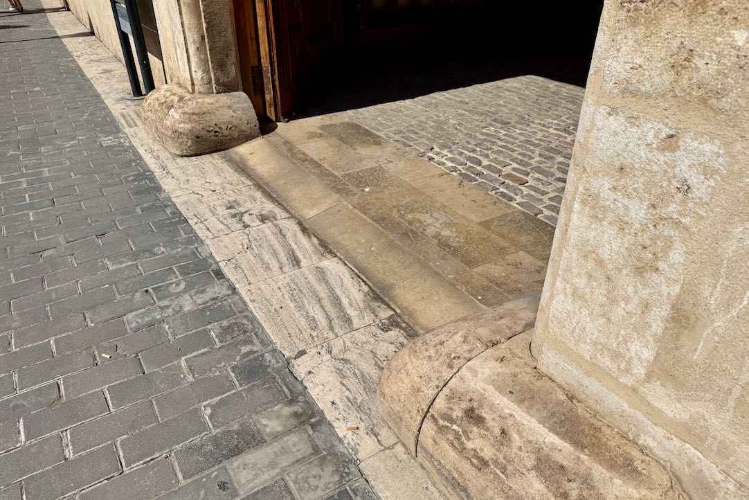 Detalle de la entrada principal 