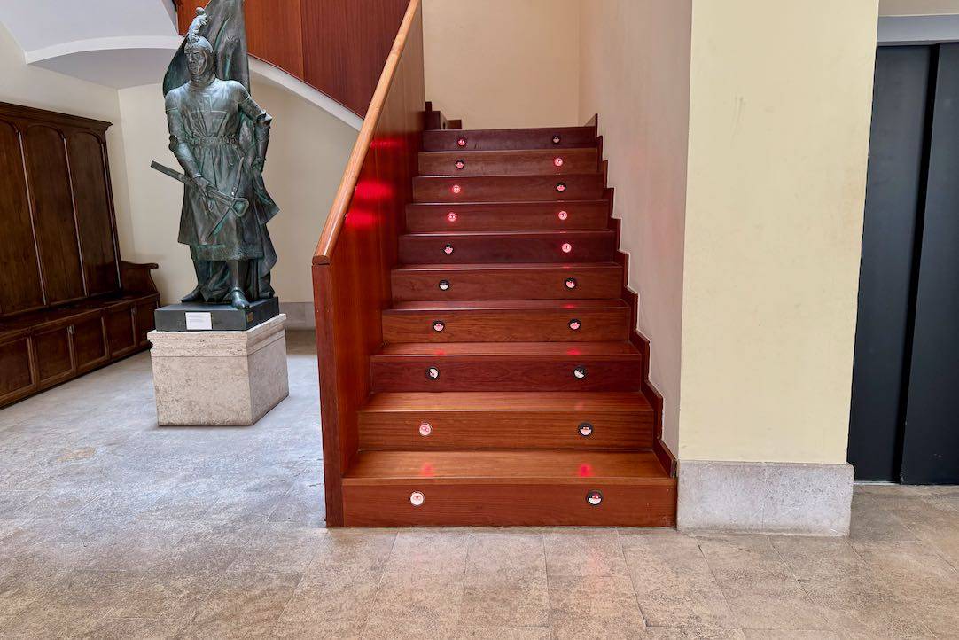 Escalera de acceso a la primera planta