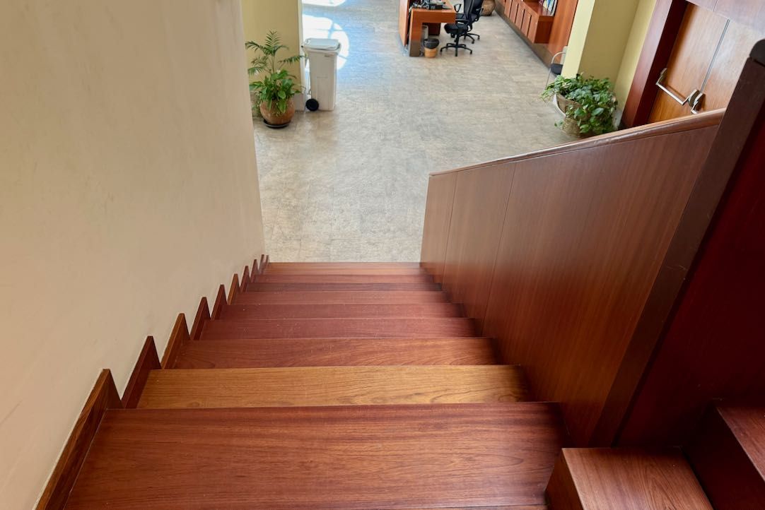 Escalera de acceso a la primera planta