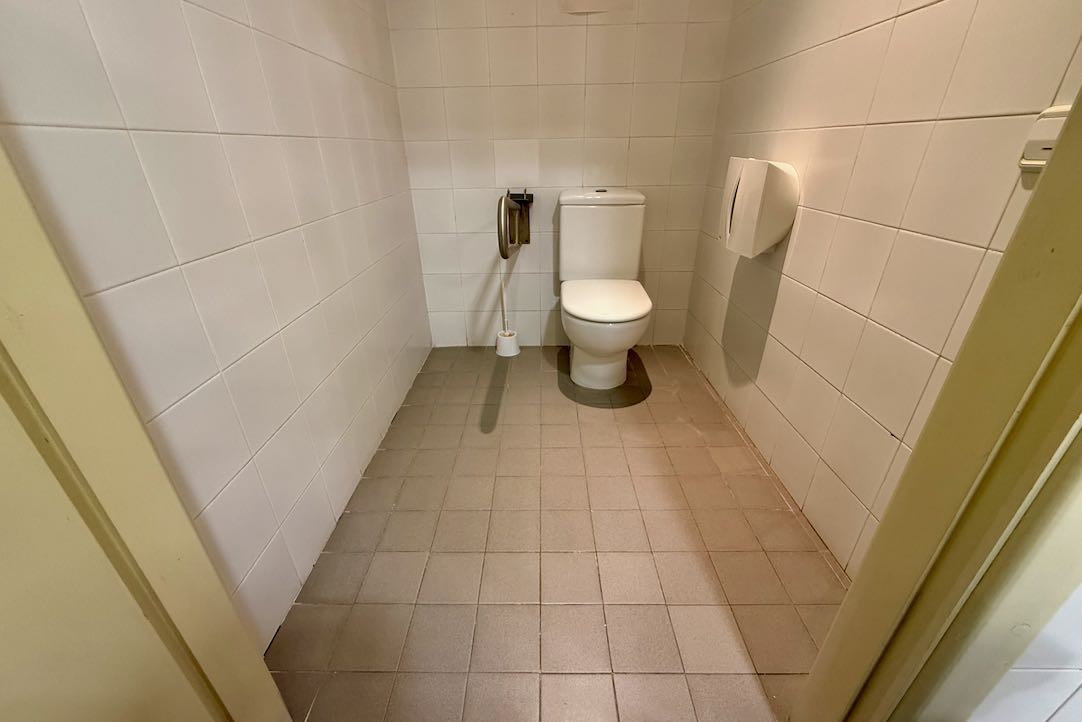 Aseo accesible mujeres. Vista interior