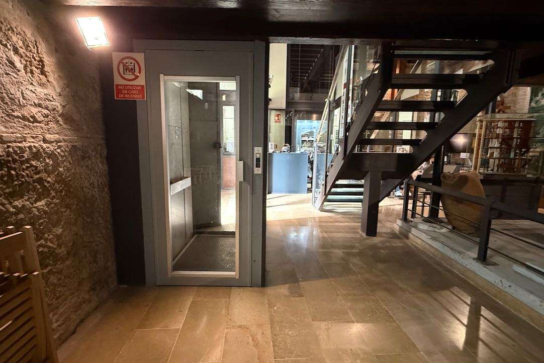 Elevador del altillo, planta baja