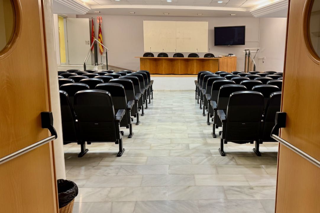 Salón de actos, acceso desde vestíbulo