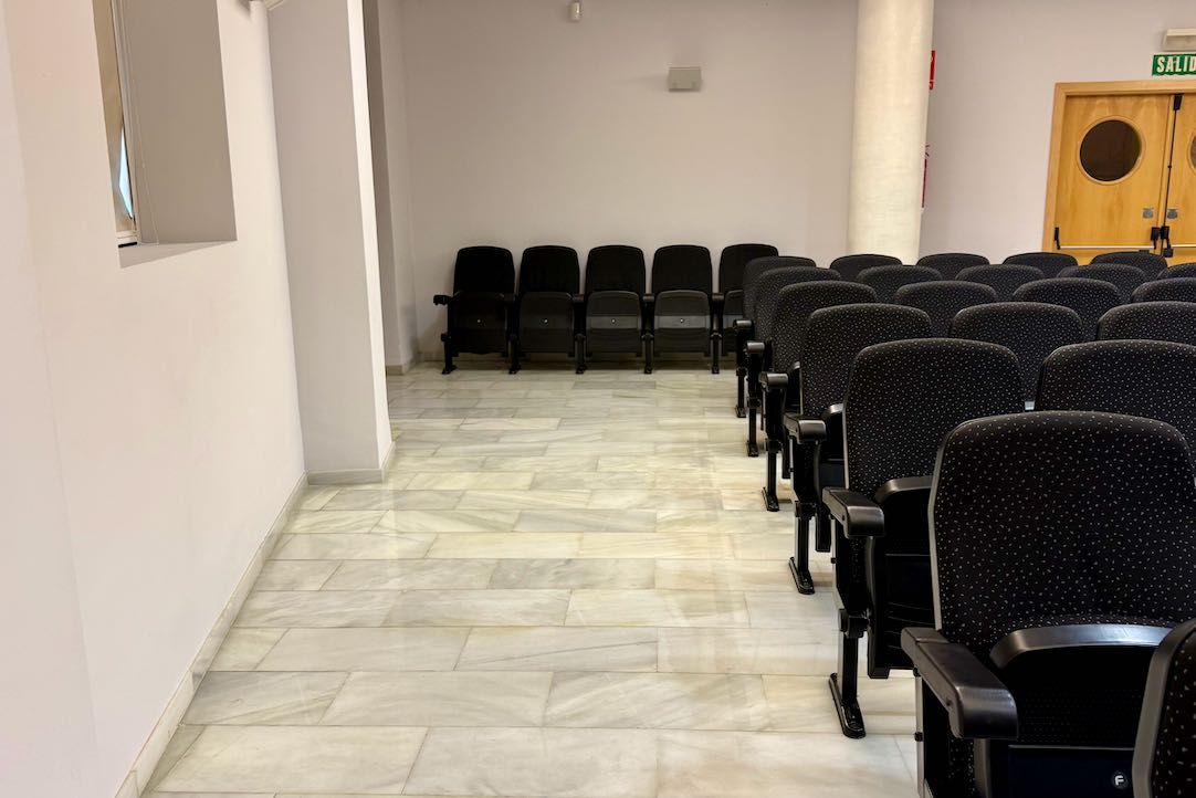 Salón de actos, pasillo lateral izquierdo