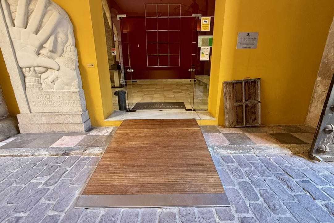 Puerta de acceso al vestíbulo