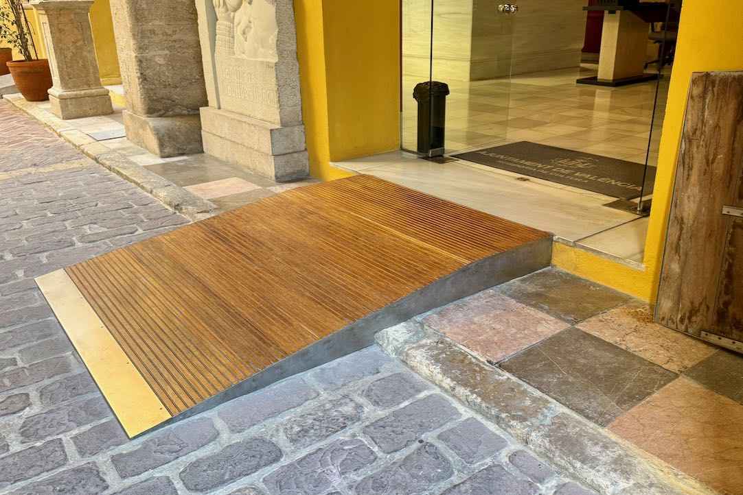 Puerta de acceso al vestíbulo