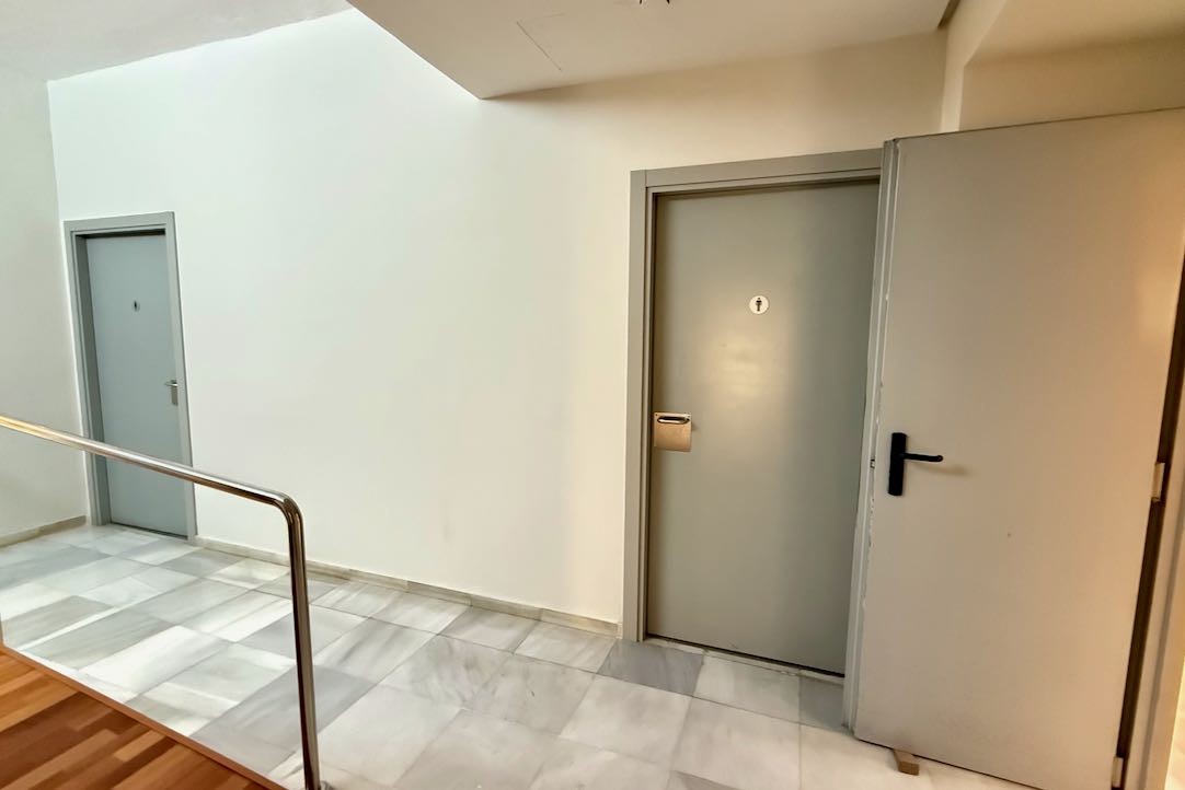 Puerta aseos